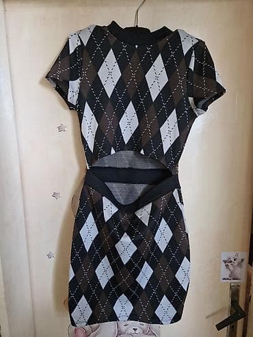 Suknje: Kratka haljina sa karo (argyle) dezenom - Model: kratke rukave, uska — 1