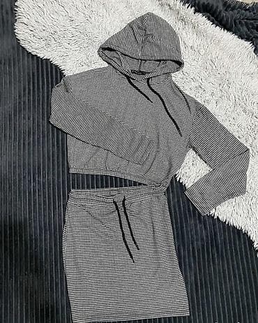 Trenerke: Dvod­elni ženski komplet – dukserica s kapuljačom i suknja - Dizajn — 1