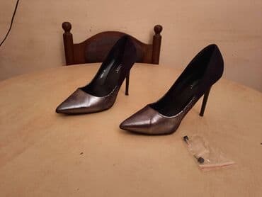 srebrna ogrlica sa krsticem: Pumps, 39 — 10