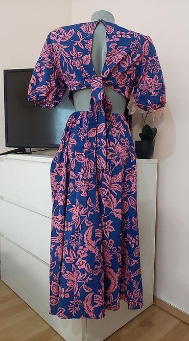 sorc m: Letnja midi haljina sa floralnim printom - Boja: tamno plava osnova — 2