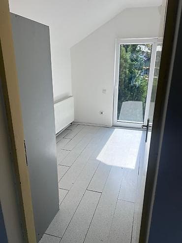 kupujemprodajem kuce gornji milanovac: Izdajem kuću u Zemunu, na odličnoj lokaciji, u ulici Mozerova. Kuća je — 2