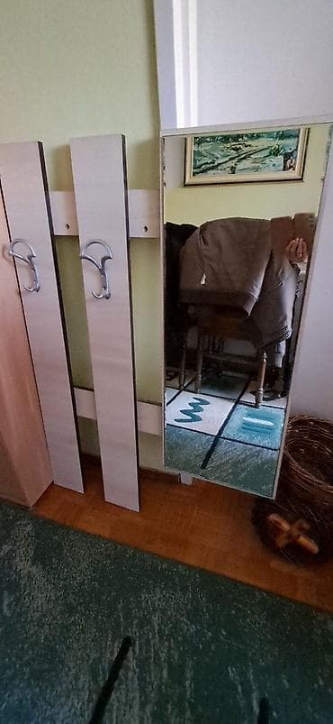 stolovi za radionicu: Predsoblje – zidni paneli sa kukama + ogledalo - Set se sastoji od — 2