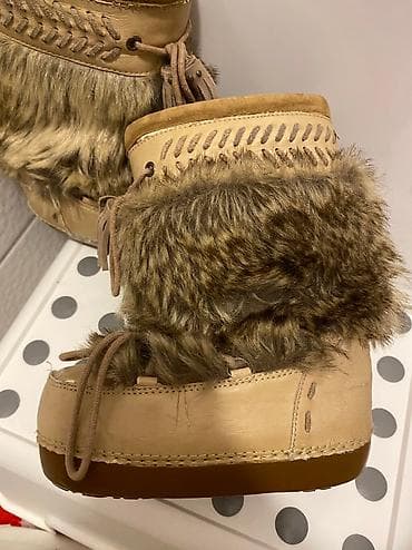 Venčanice i aksesoari: ZARA 26/27 moonboots Kao eskimi 064 javite se na Viberu. 156 Ovde mi — 4