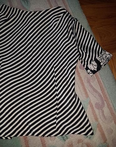 Crno bela bluza kopca sw na ledjima. Potpuno nova!! Kratak rukav