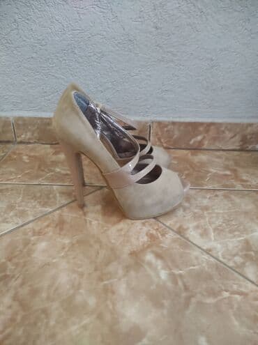 kupaci jednodelni za punije: Pumps, 38 — 1