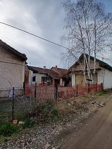 Za sve informacije nazvati.Porodična kuća sa dvorištem - Tip