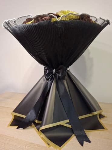 sobne peci na pelet polovne: Elegantni buket od dekorativnih ruža - Luksuzno aranžiran buket u — 3