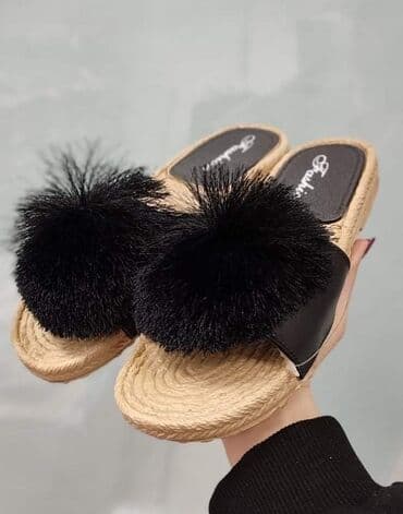 najk papuče: 2 za 1400 dinara
Pitati za brojeve (2 broja manji su) — 2