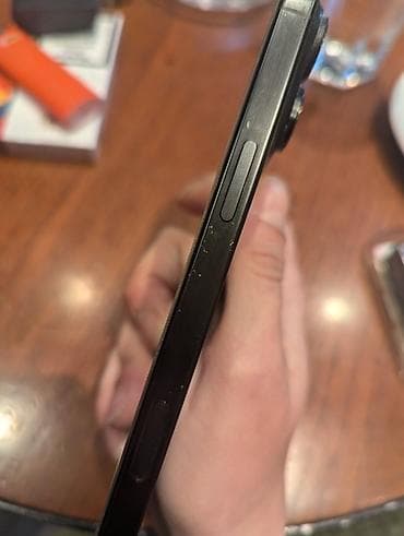 Mobile Phones & Accessories: IPhone 16 Pro Max, 512 GB, crna boja. Detalji: - Kupljen i aktiviran — 3