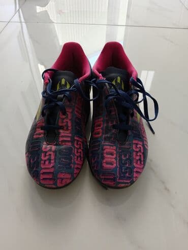 Kopačke: Kopacke Messi-Adidas Br 35.Bez ostecenja!Veoma malo nošenje. Za vise — 2
