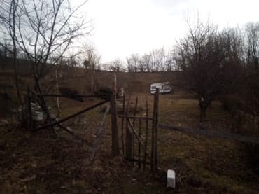 kuce na selu: Prodajem ili bih menjao tri vezana placa u Loznici od 30 ari sa — 5
