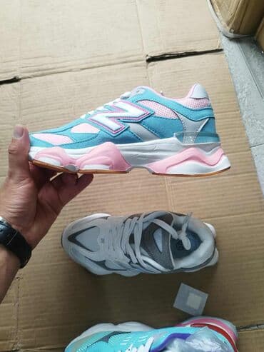Women's Sneakers and athletic shoes: 38 — 4