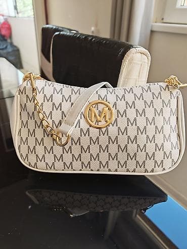 Elegantna ženska torbica – monogram “M” - Model: mala baguette/ramena