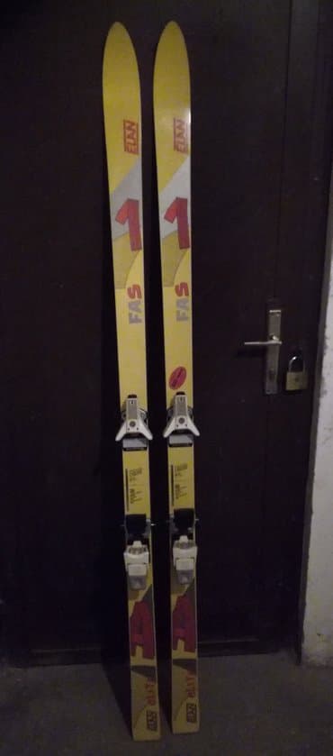 test iz engleskog za 3 razred: Skije elan 175 cm — 2
