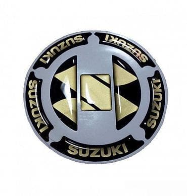 SUZUKI-štitnik čepa- 93 📌 Opis: Samolepljivi štitnik čepa rezervoara