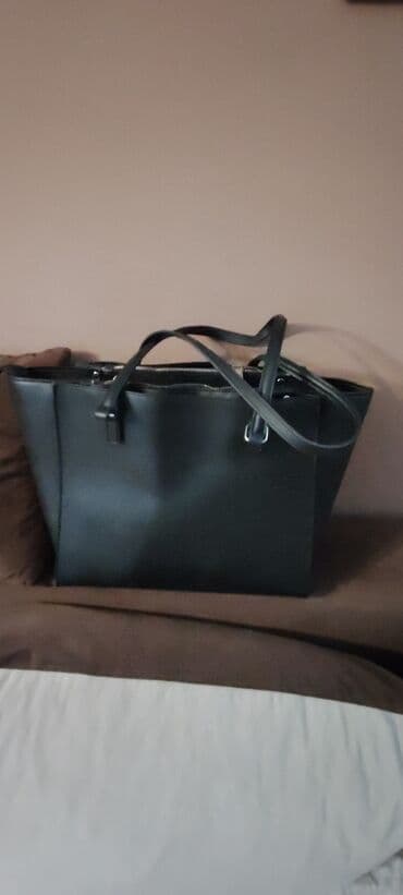 Torbe: Elegantna ženska torba – crna tote/šopper forma - Materijal: veštačka — 4