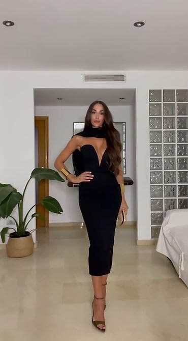 Elegantna crna midi haljina bez bretela - Kroj: pripijena silueta do
