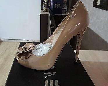 patike i sako: Elegantne ženske salonke na visoku štiklu - Boja: nude/bež lak - — 1
