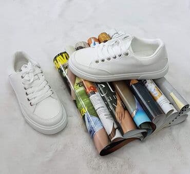 planeta asics patike: 36-41
2000 — 9