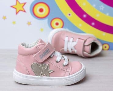 Domaći proizvođač SANNI. Lice je od eko kože, a naličje od prirodne