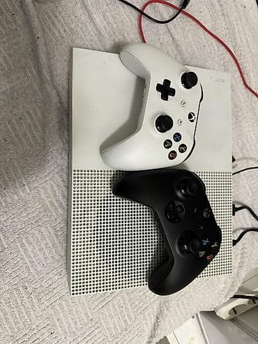 Video Games & Consoles: Xbox One S konzola sa dva bežična kontrolera - Model: Xbox One S - U — 1