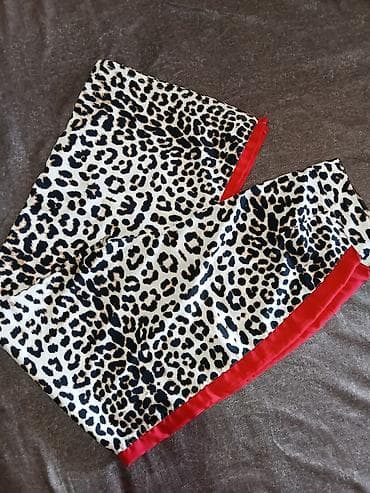 zimska jakna s: Ženske pantalone sa leopard printom i crvenim bočnim trakama - Model — 3
