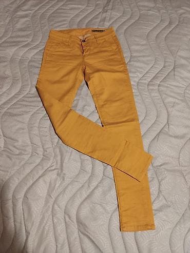 Veoma kvalitetne pantalone za prolece/leto. nosene par puta.Kao nove