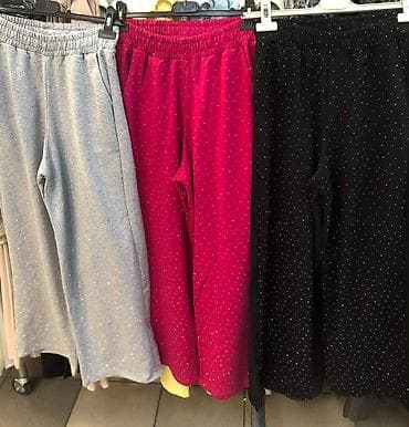 Men's Clothing: Ženske trenerke sa sjajnim tačkicama - Model: ravne, široke nogavice — 2