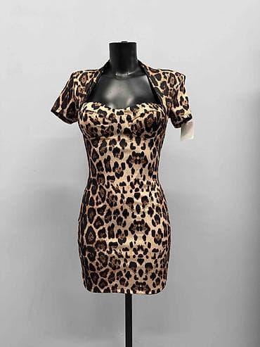 oysho haljine: Leopard mini haljina – usko krojena
1550 din
S M L — 2