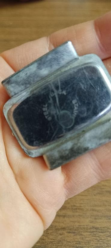 minđuše hirurški čelik: Seiko kvarcni ručni sat – pravougaono kućište i bordo brojčanik — 2