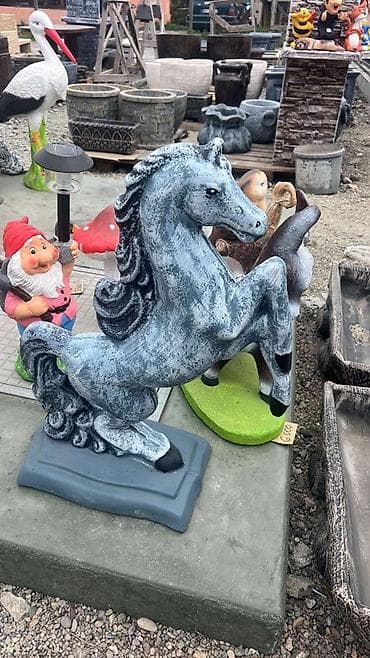 mini pec na pelet: Dekorativna vrtna figura – konj na zadnjim nogama - Materijal: liveni — 1