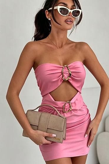 ✅Mini haljina bez bretela sa ukrasnim metalnim kopčama
✅2000 din