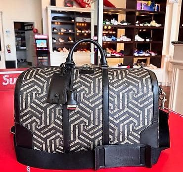 Prodajem Gucci putnu torbu od kvalitetne kože, dimenzija 46 cm dužina