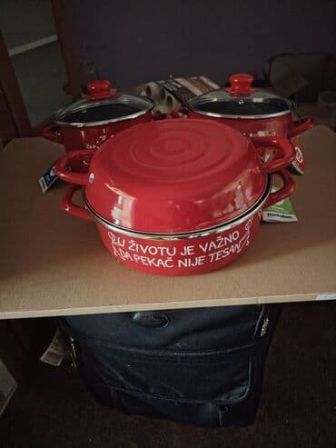 Novo metalac posudje. Pekac 3000 din, na poslednjoj slici je cena na lalafo.rs Novo metalac posudje. Pekac 3000 din, na poslednjoj slici je cena