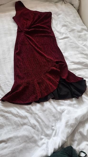 mura haljine: Elegantna bordo haljina na jedno rame - Fason: uska silueta do — 6