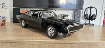 only fools and horses online sa prevodom: Crni model automobila Dodge Charger iz 1969. godine, poznat po svom — 4