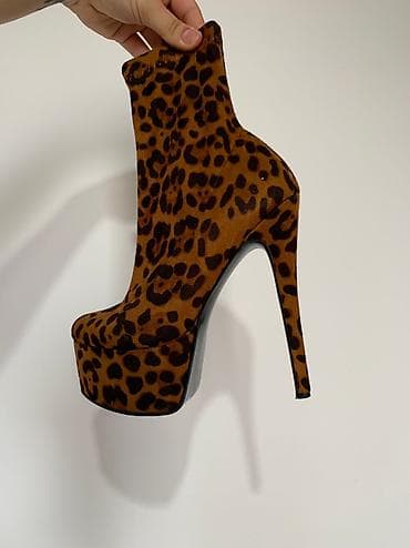 carape za ugg: Visoke stikle 39-40
Za vise info kontaktirajte me — 3