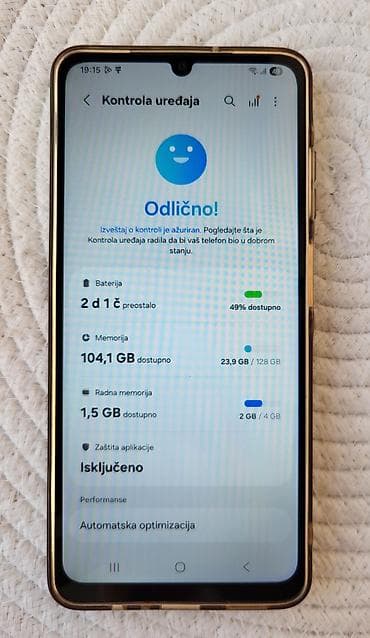 telefon na tipke: Samsung Galaxy A06 4/128 GB Samsung Galaxy A06 sa **4 GB RAM — 10