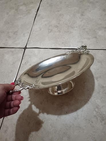 Posrebreno Dekorativna činija na postolju sa ručkama - Materijal