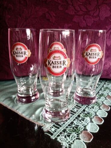 gorki list crvene case: Case nove za pivo Kaiser. iz 80ih. Komada. 4 Visina. 17cm — 3