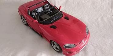 eldo design: Burago Dodge Viper 1 /18, fali staklo.Desno sediste nije — 1