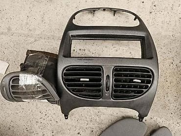mrezice za stakla na kolima: RESETKA VENTILACIJE ZA PEUGEOT 206 — 3