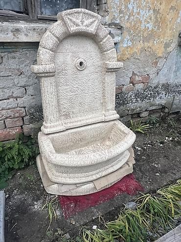 Dekorativna dvorišna česma – zidni model od livenog kamena/betona -