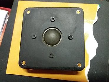 podnostojeci zvucnici: Visaton-visoki 1 kom
9,6x9,6cm; ispravan. fixno 25e — 2