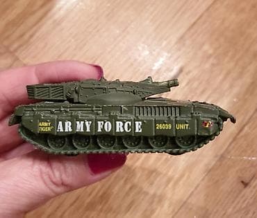 igracka macka koja hoda: Tenk automobilcic - vojni auto — 2