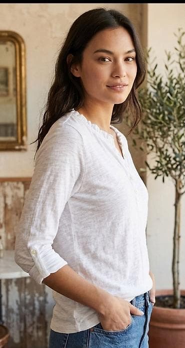 bele bunde: Bela ženska majica dugih rukava od laganog, prozračnog pamučnog — 1