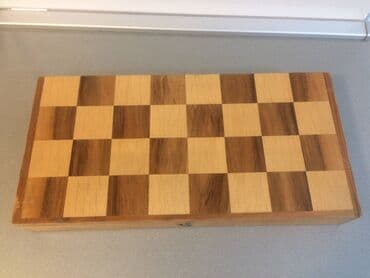 bicikle sa prednjim i zadnjim amortizerima: Sah iz 70-tih Drvene figure, drvena kutija 33x32.5cm Stanje kao na — 3