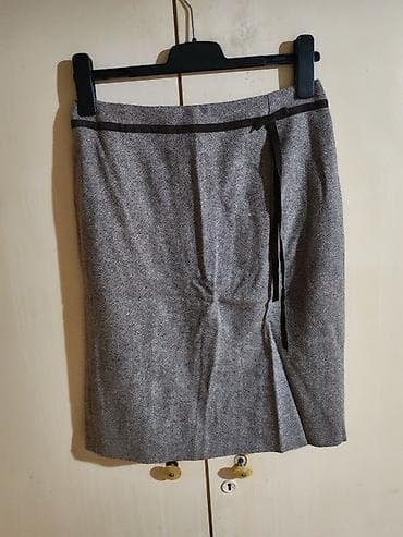 Suknja od tkanog štofa do kolena, siva melirana sa sitnim tačkicama u