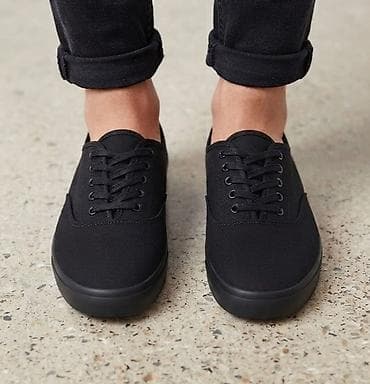 nike kozne patike: Ženske crne patike – minimalistički dizajn - Model: niskoprofilne — 1