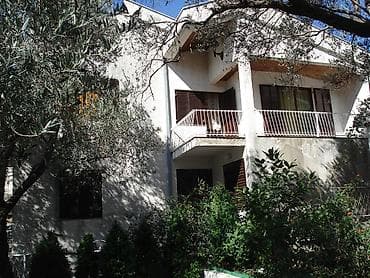 stampane kuce cacak cena: Sutomore, iznajmljujem apartman i sobe. Sobe sa dva, tri i četiri — 2